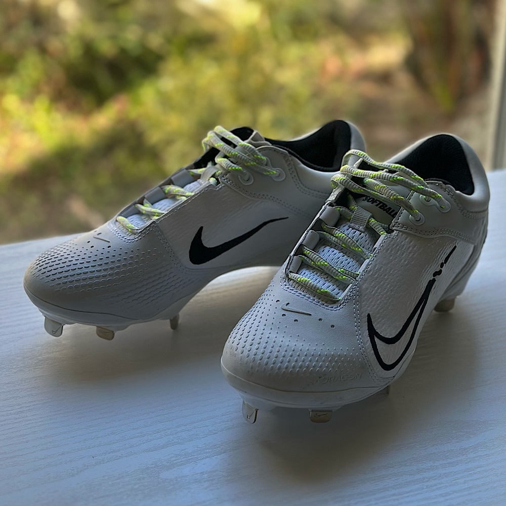 NEW! Softball cleats